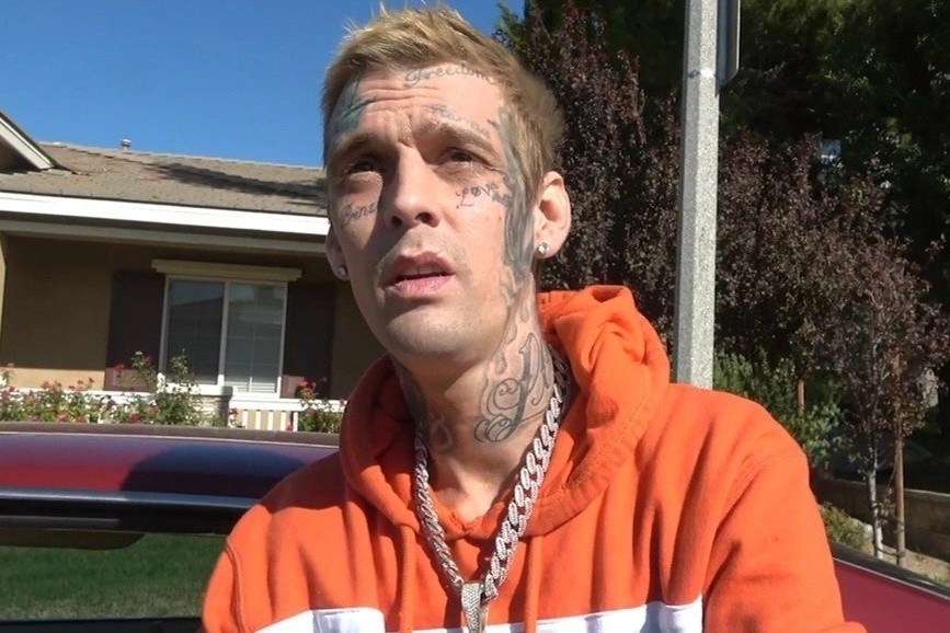 Rai tro cot cua Aaron Carter xuong bien hinh anh