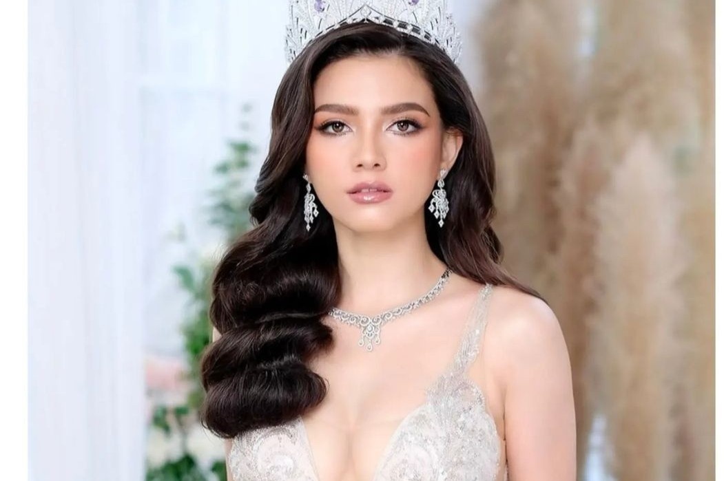 Hoa hau Hoan vu Lao duoc cau hon khi dang catwalk hinh anh