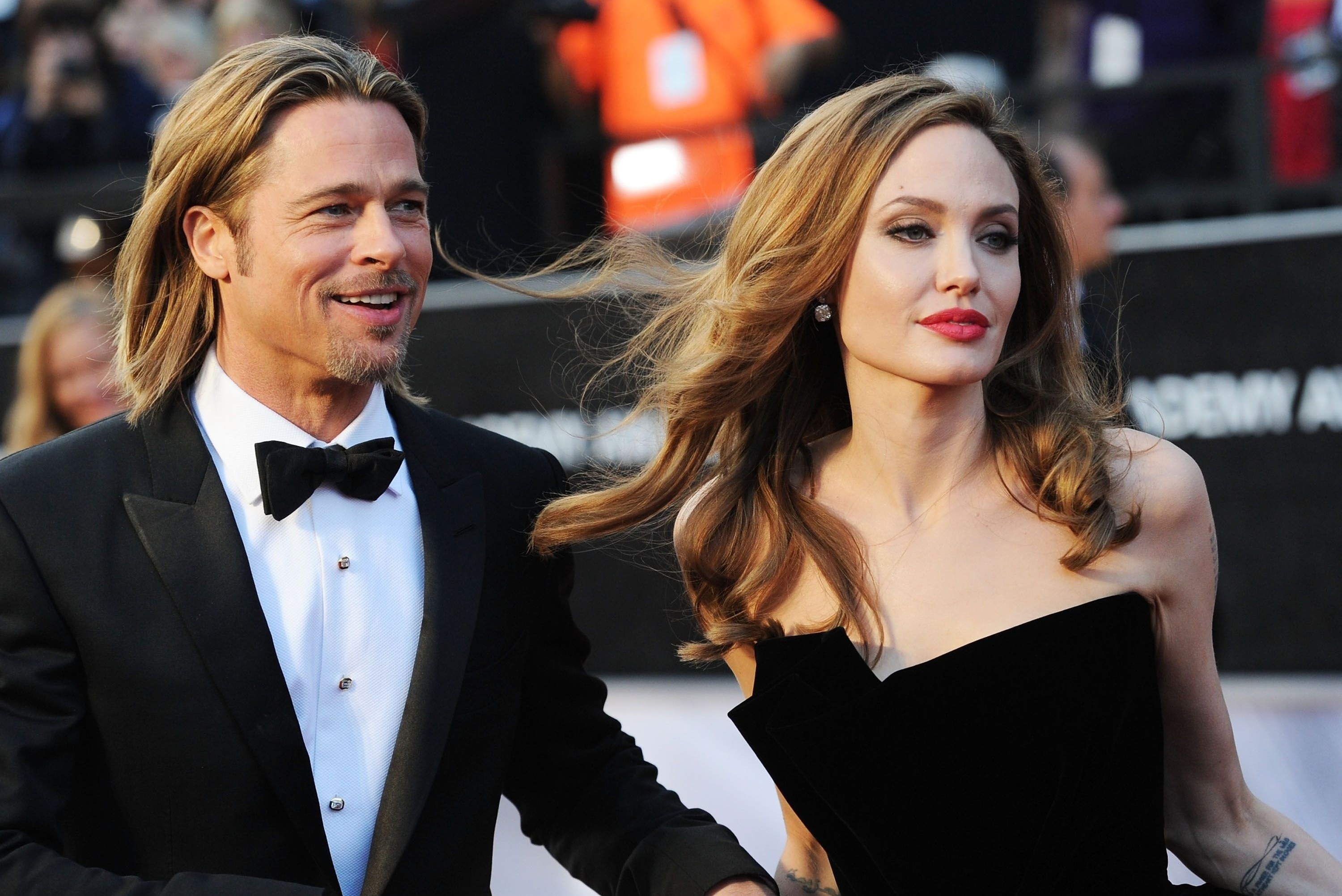 Angelina Jolie chi trich Brad Pitt hinh anh