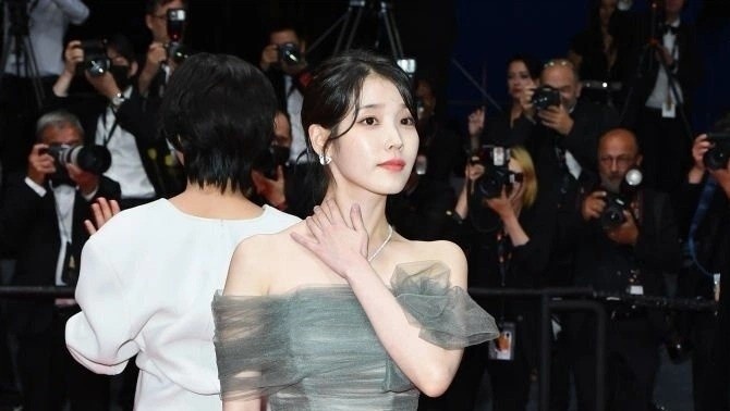 Khoanh khac gay tranh cai nhat tham do nam 2022 hinh anh