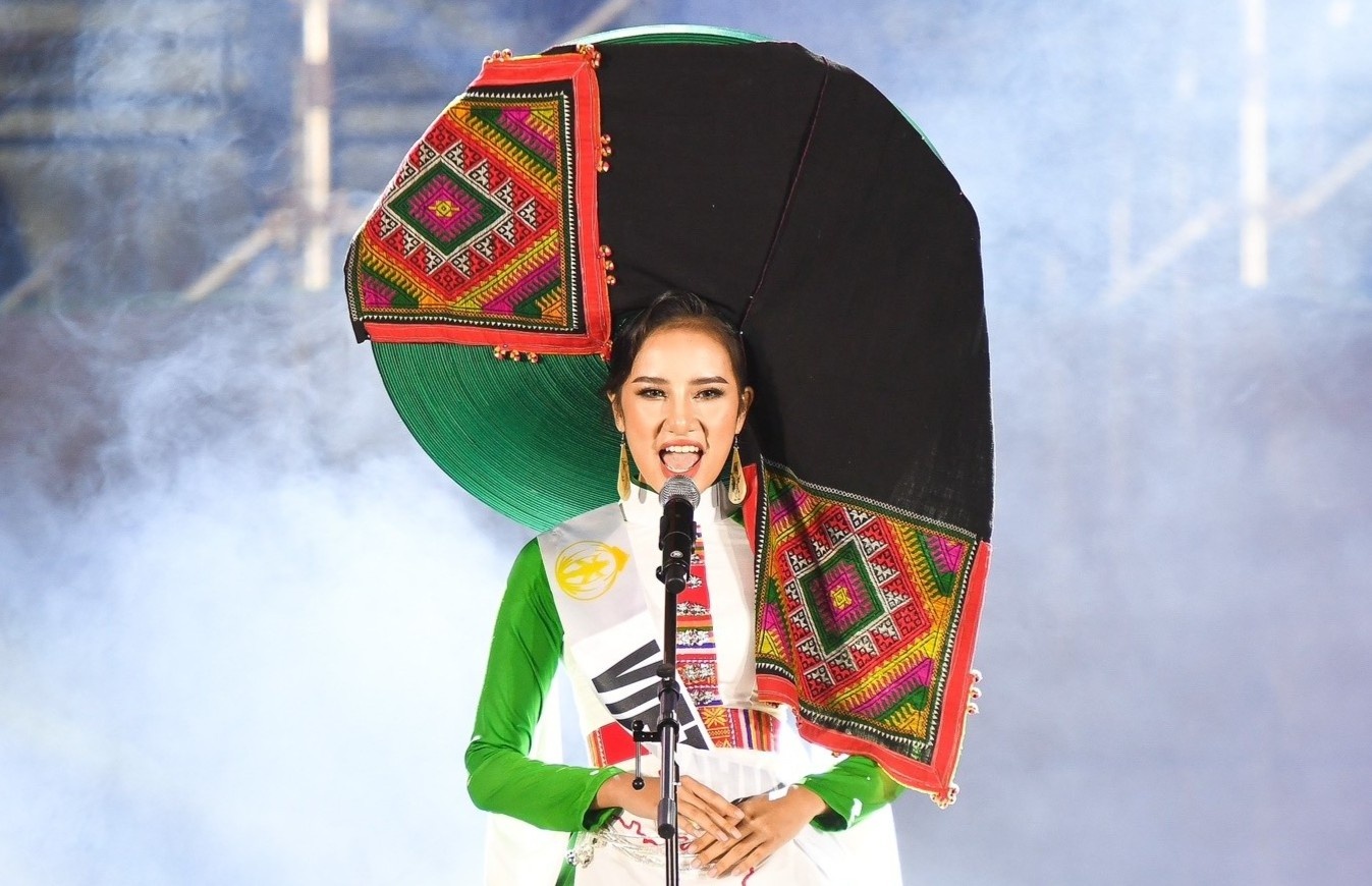 Huong Ly doi man qua kho o chung ket Hoa hau Du lich The gioi 2022 hinh anh