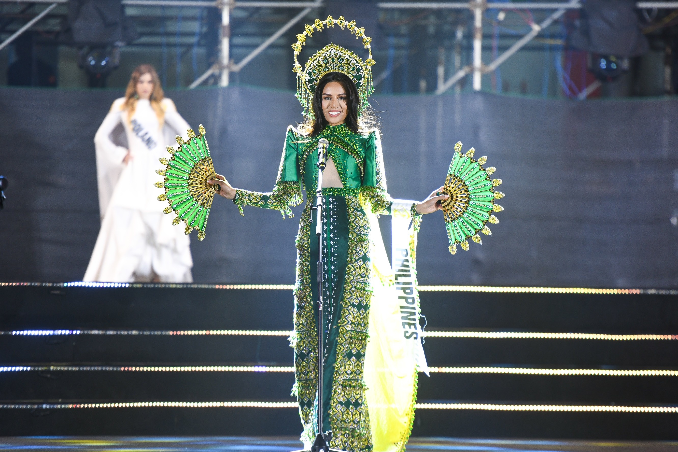 Hoa hau Du lich anh 7