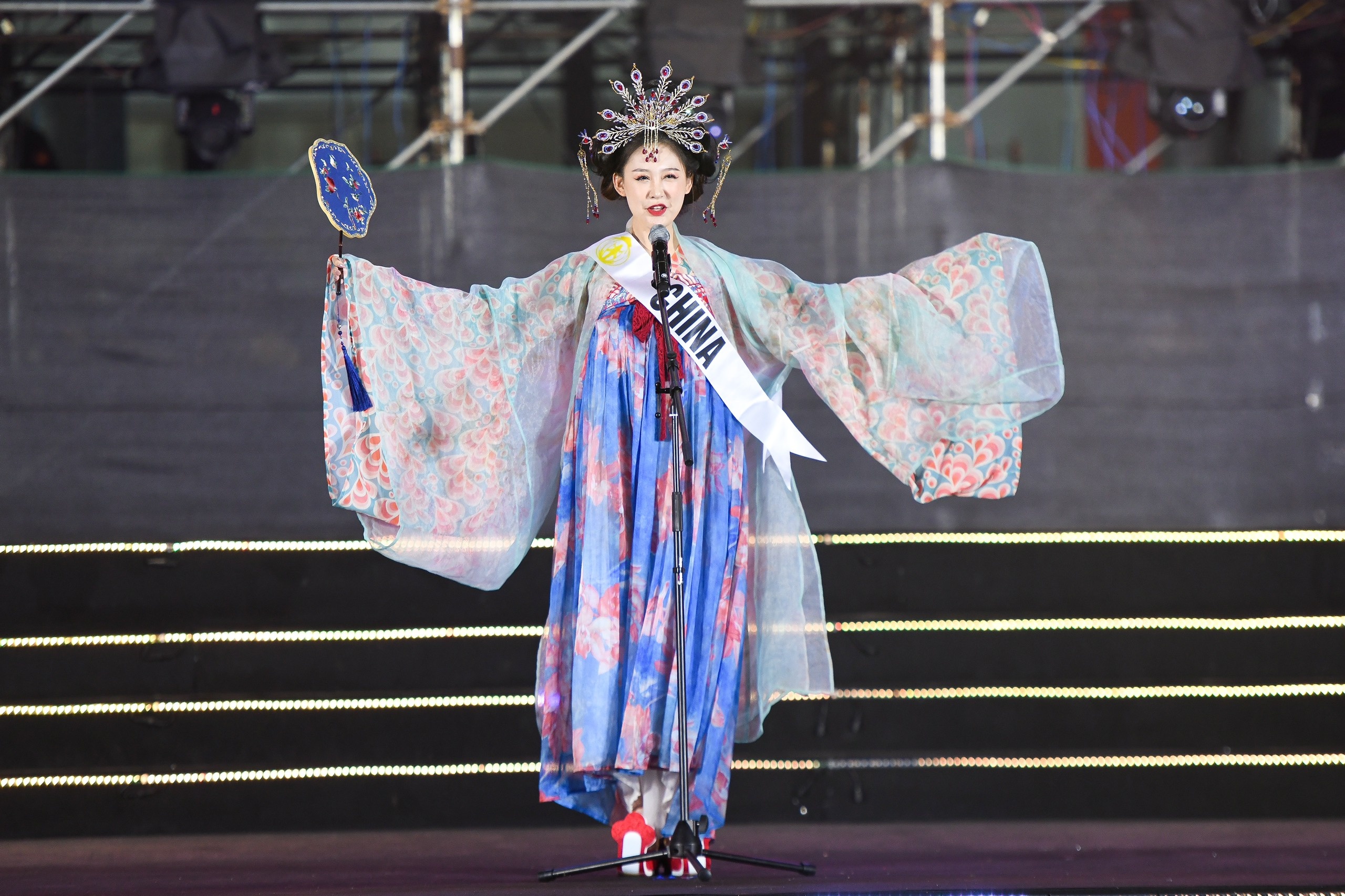 Hoa hau Du lich anh 2