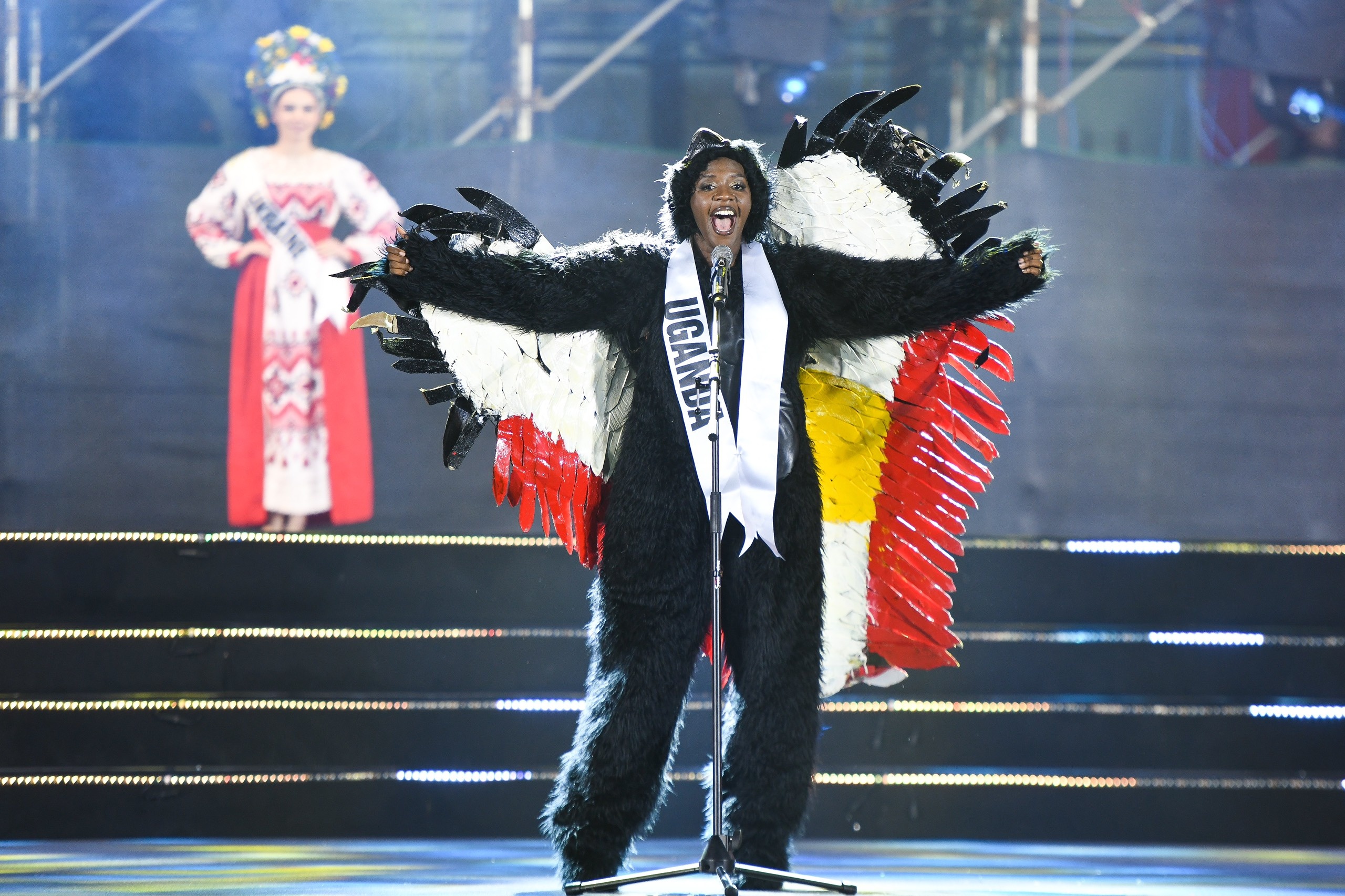 Hoa hau Du lich anh 4