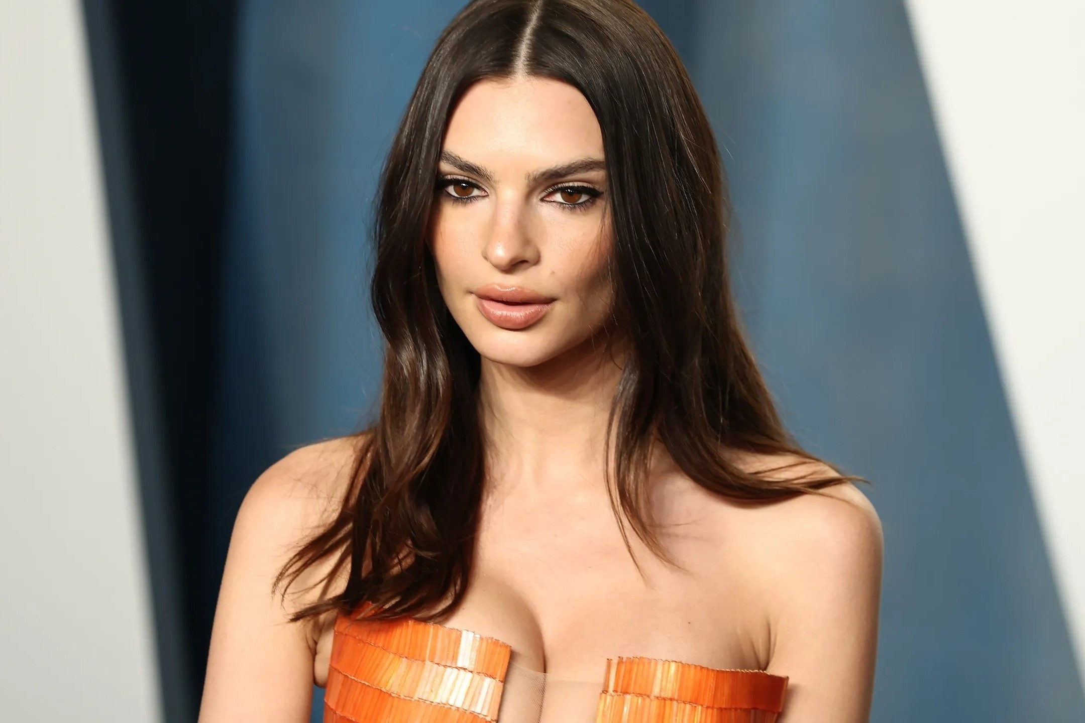 Emily Ratajkowski khong con hen ho cung luc nhieu nguoi hinh anh