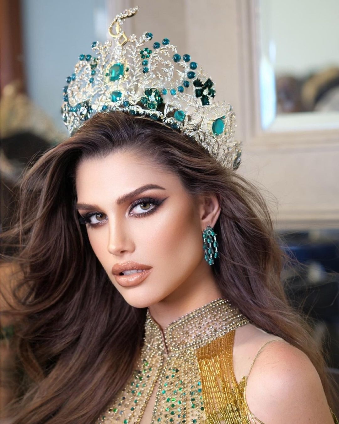 Hoa hau Hoa binh anh 1