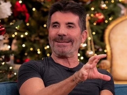 Phan ung cua Simon Cowell khi bi che guong mat khac la hinh anh