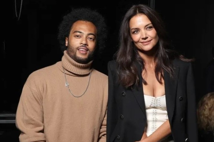 Katie Holmes chia tay ban trai kem 11 tuoi hinh anh