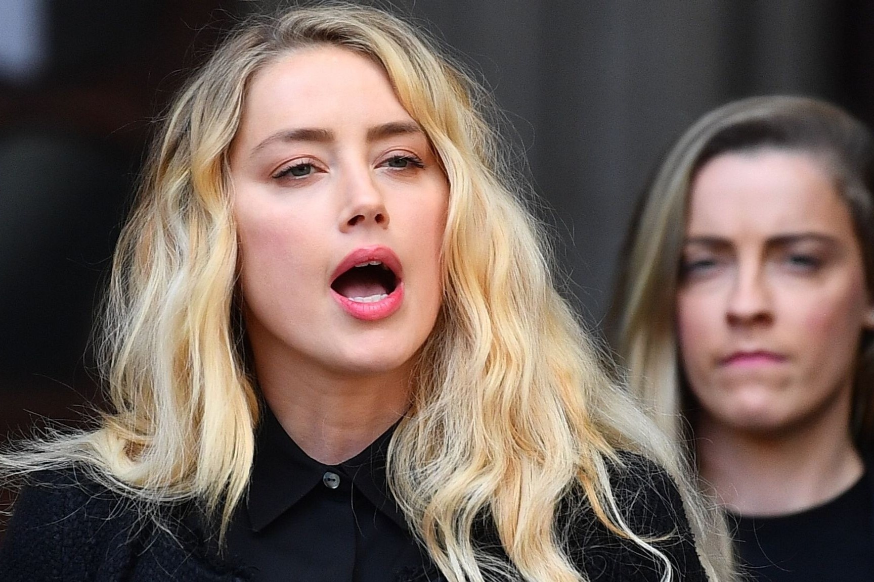 Chuyen gia phan tich quyet dinh cua Amber Heard hinh anh