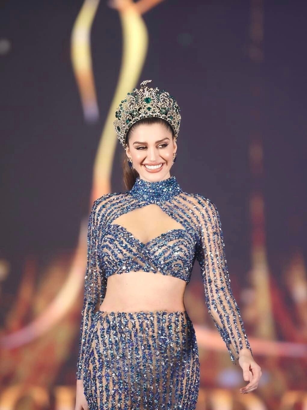 Hoa hau Hoa binh anh 7