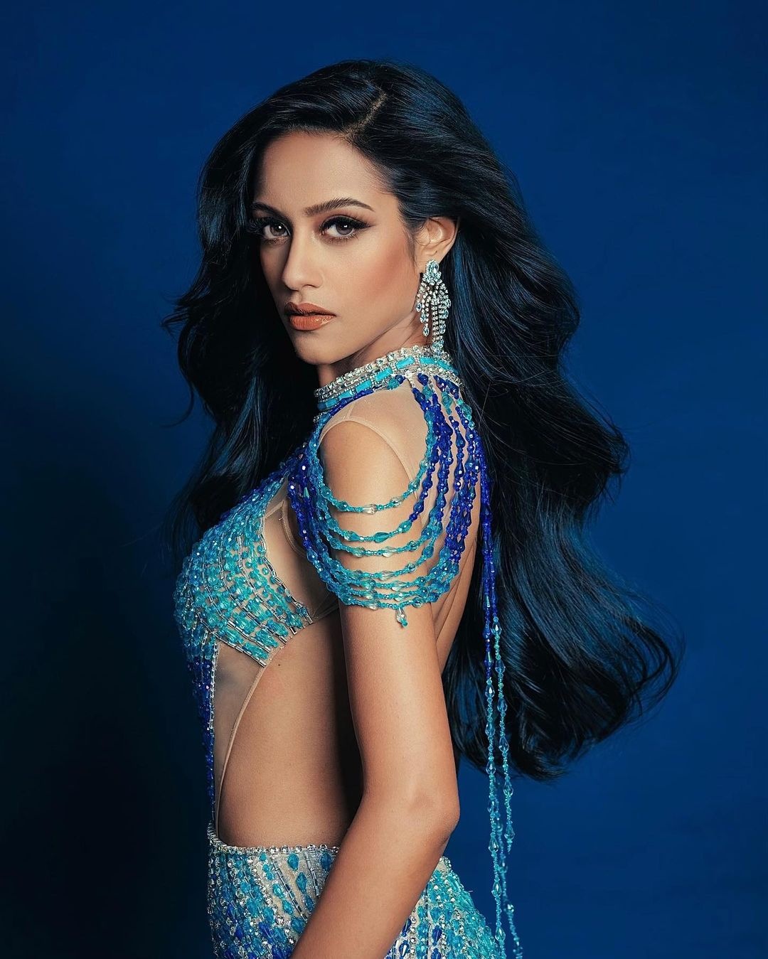 Hoa hau Hoa binh anh 1