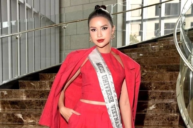 Ngoc Chau mac ao yem trong ngay dau thi Miss Universe hinh anh