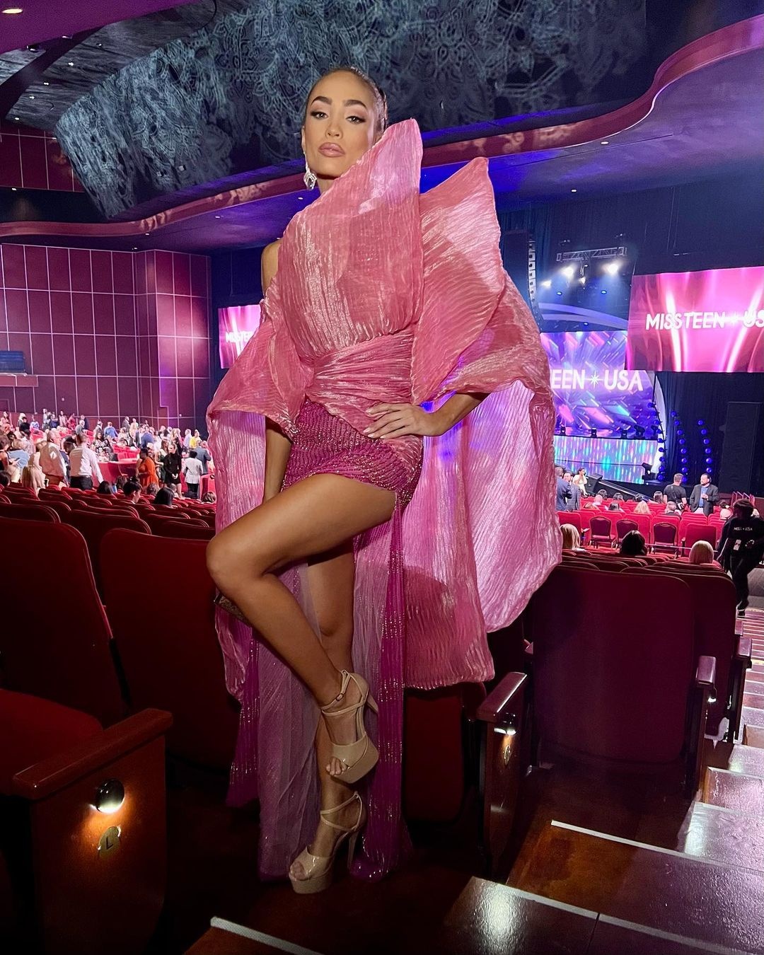 Hoa hau Hoan vu anh 10