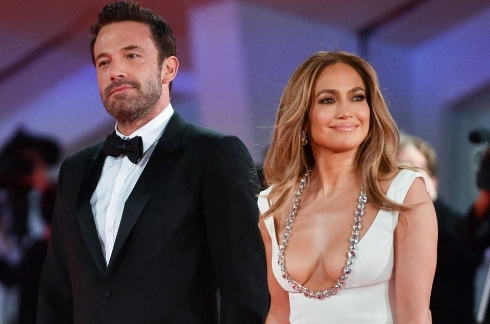 Ly do Jennifer Lopez va Ben Affleck phai ket hon truoc o Las Vegas hinh anh