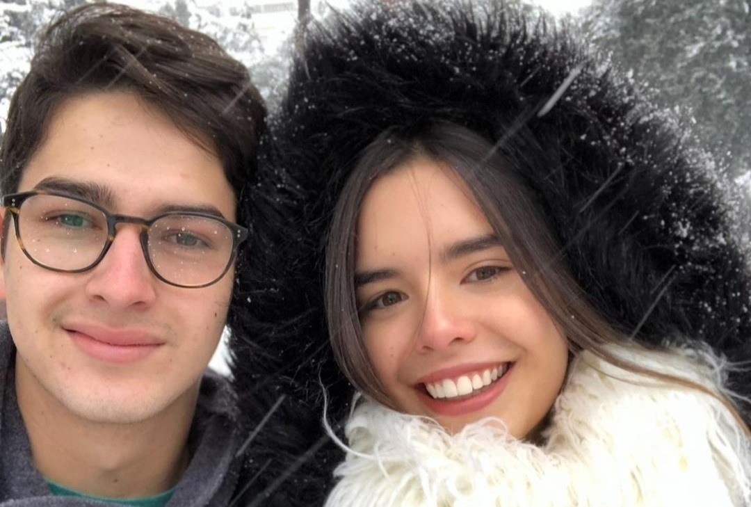 A hau 1 Miss Universe cong khai ban trai hinh anh