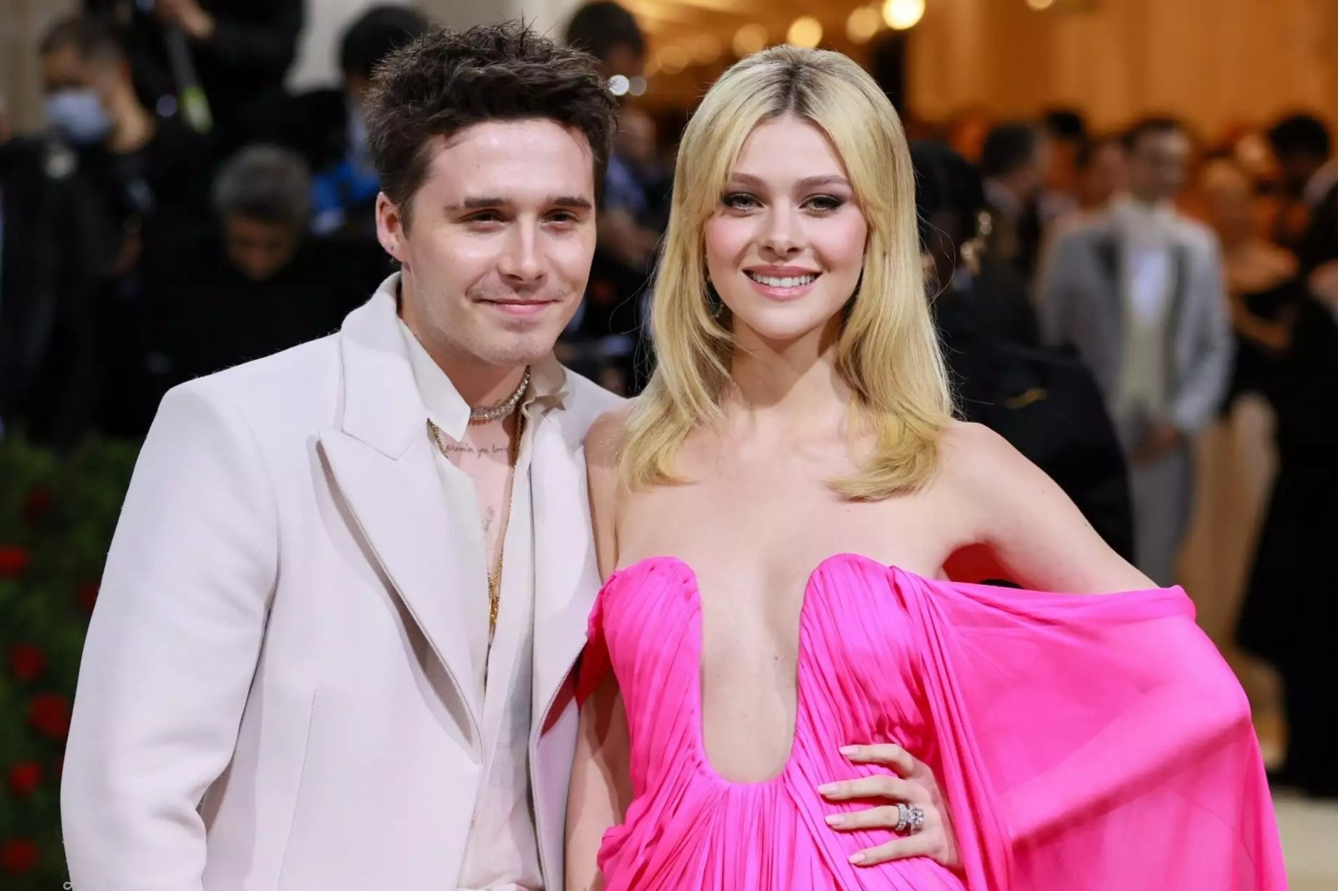 Lum xum kien tung ve le cuoi cua Brooklyn Beckham hinh anh