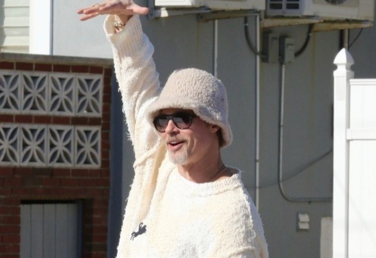 Brad Pitt 'cua sung lam nghe' hinh anh