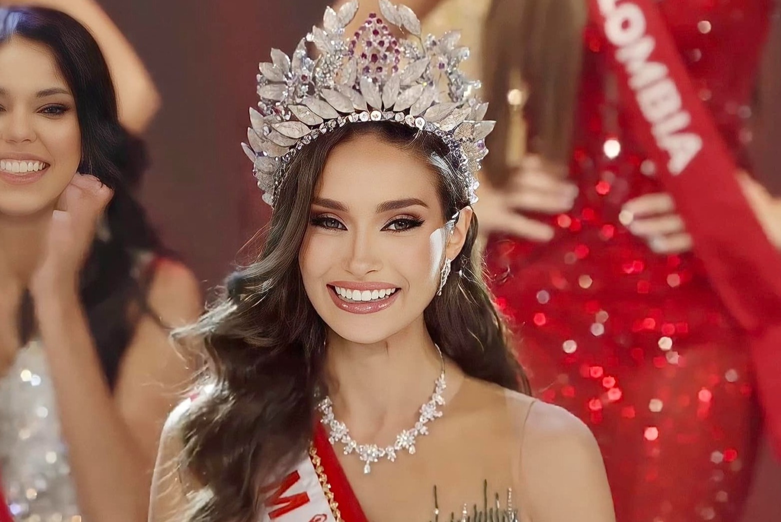 Nguoi dep Brazil dang quang Miss Charm tai Viet Nam hinh anh