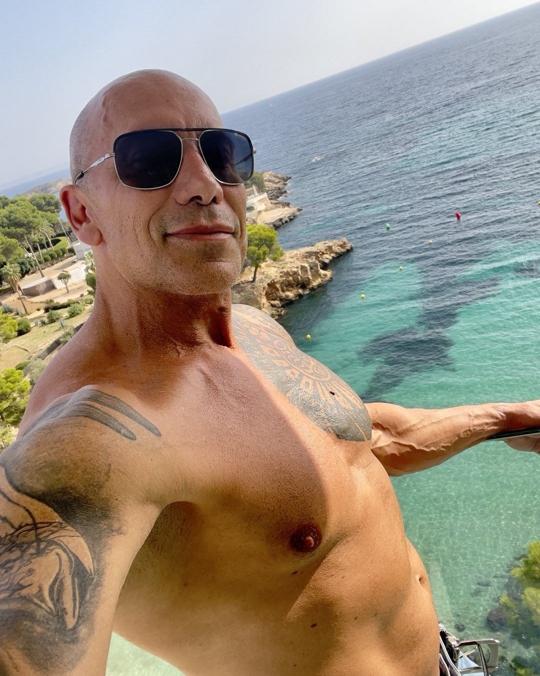 The Rock ảnh 3 The Rock anh 3