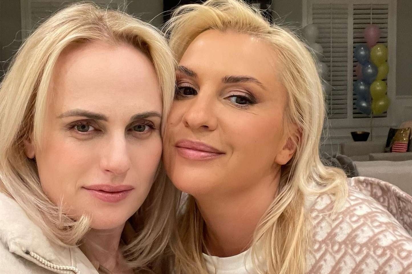 Minh tinh Rebel Wilson xac nhan dinh hon voi ban gai hinh anh