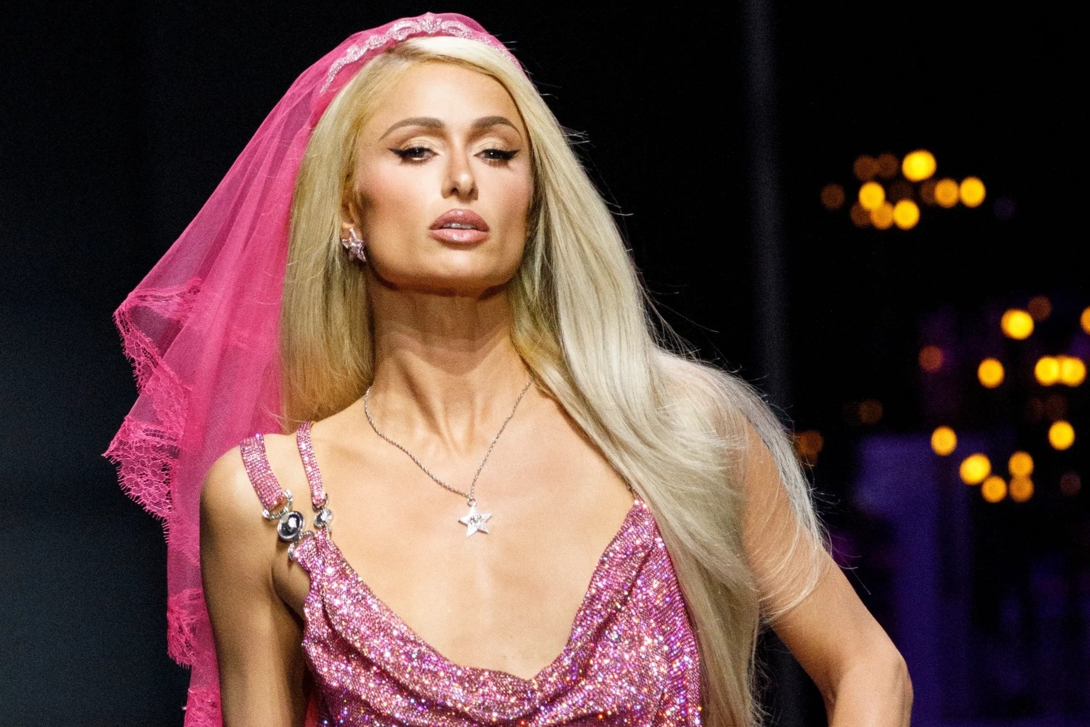 Paris Hilton ke bi cuong hiep nam 15 tuoi hinh anh