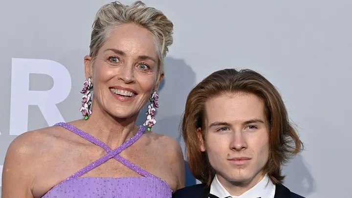 Sharon Stone khoa than anh 1