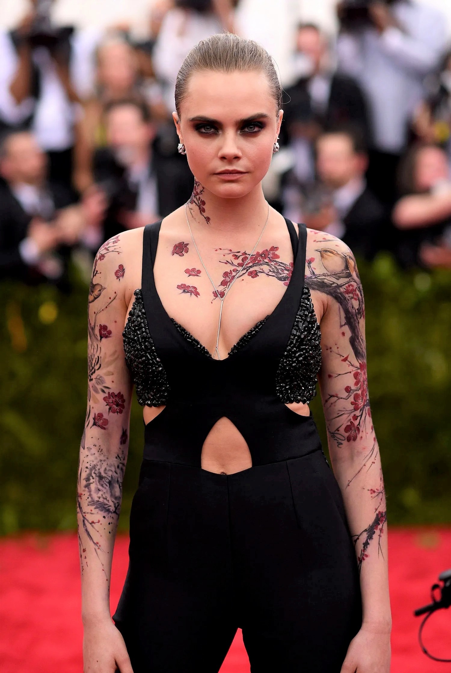 Cara Delevingne xoa hinh xam anh 1