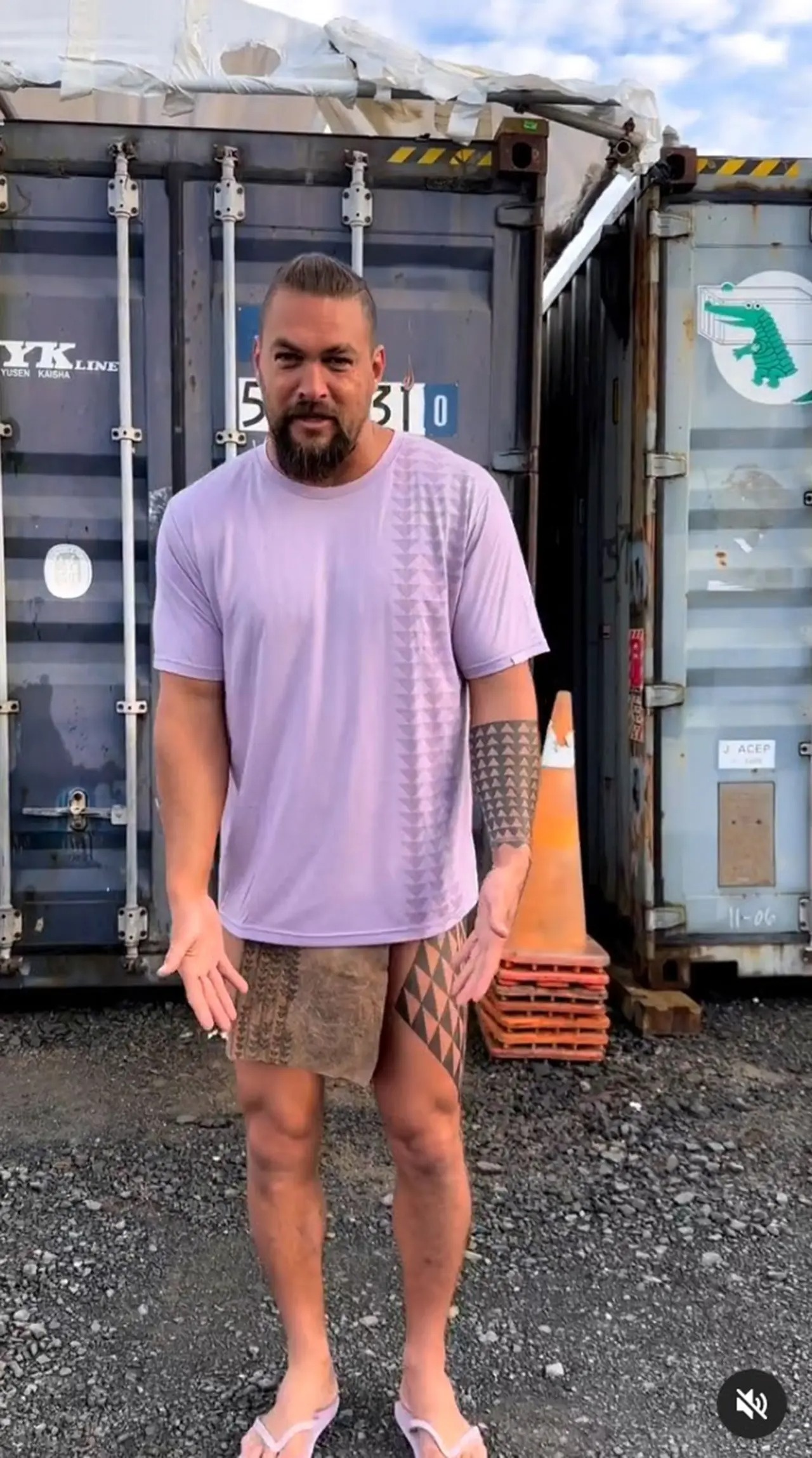 Jason Momoa khoe vòng ba  ảnh 1 Jason Momoa khoe vong ba anh 1