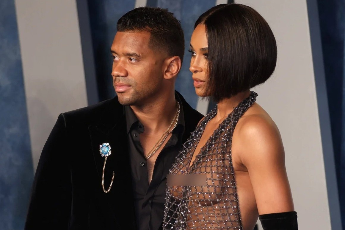 Phan ung cua nu ca si khi bi noi mac nhu khoa than hinh anh