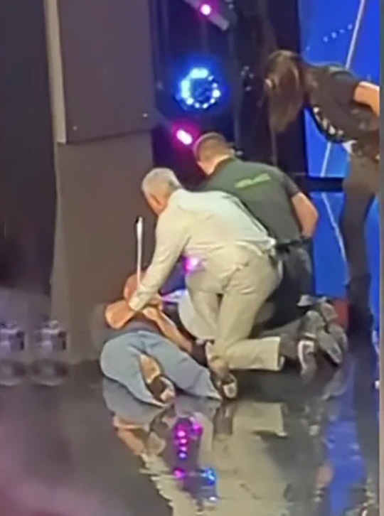 Simon Cowell gay phan no anh 1