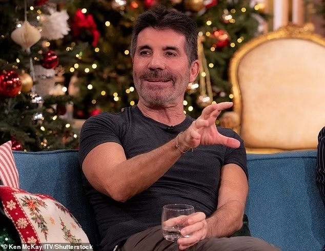 Simon Cowell bi chi trich anh 5