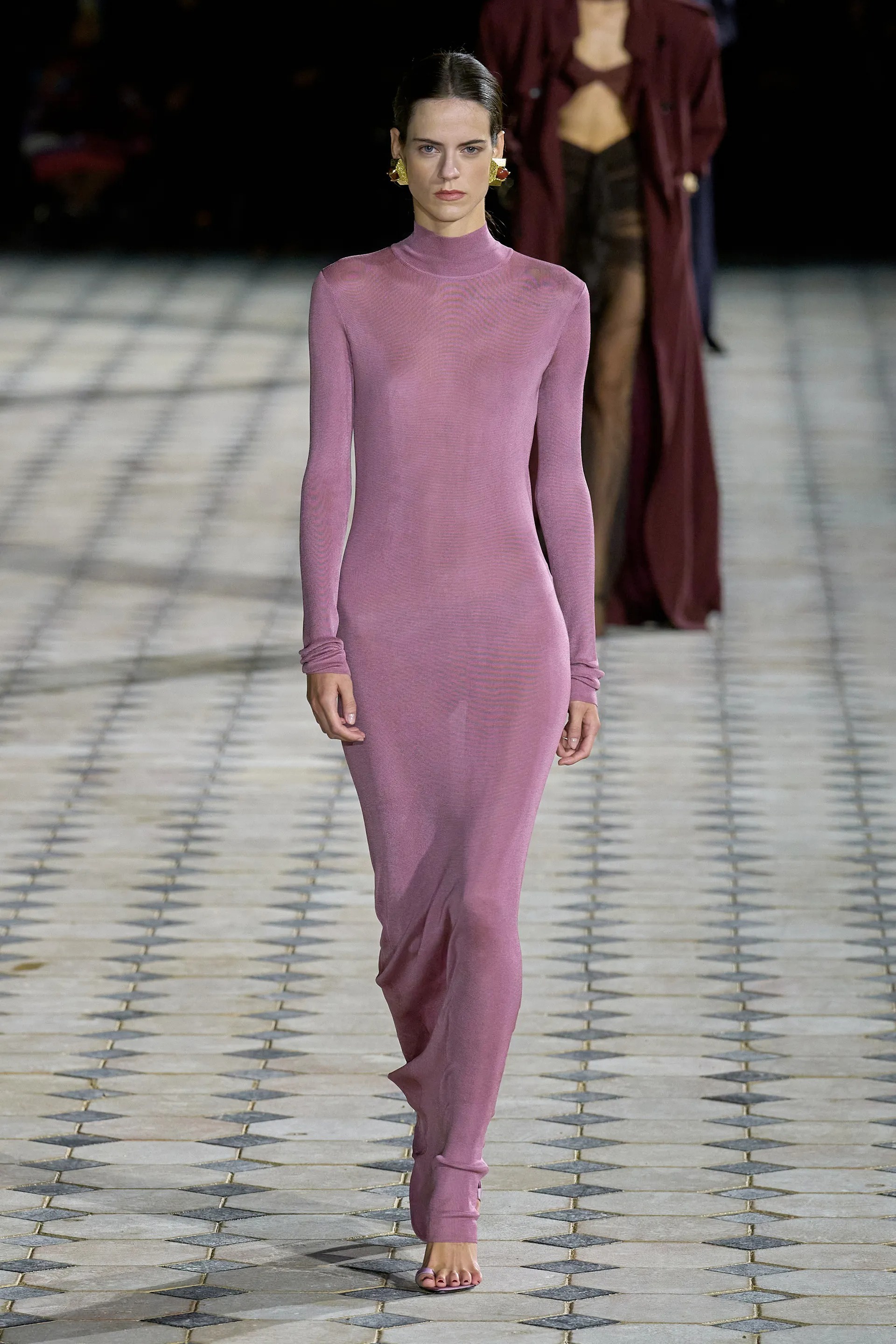 nguoi mau gay tro lai anh 2