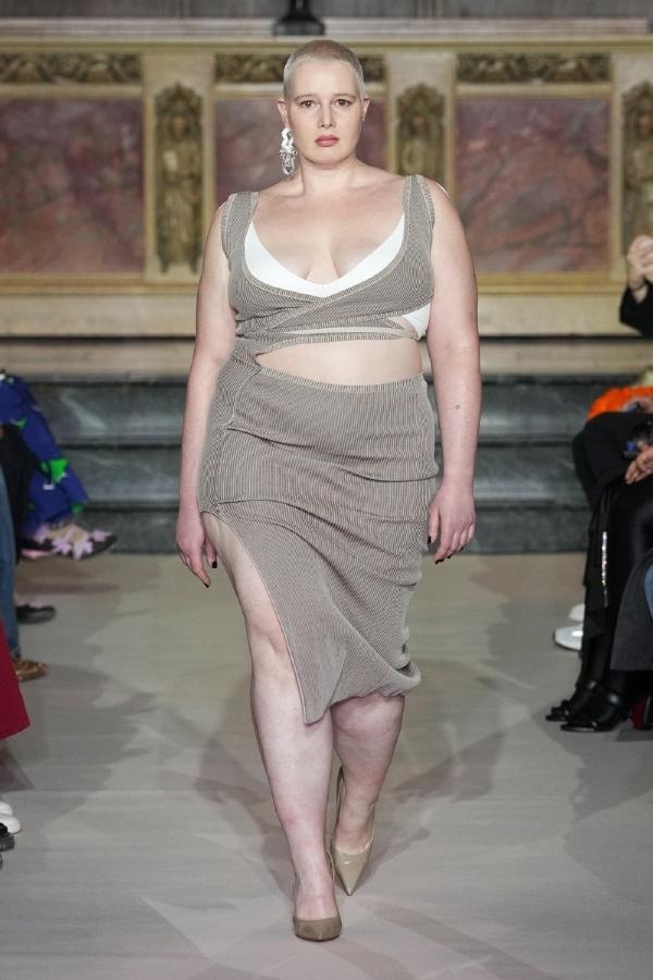 nguoi mau gay tro lai anh 7