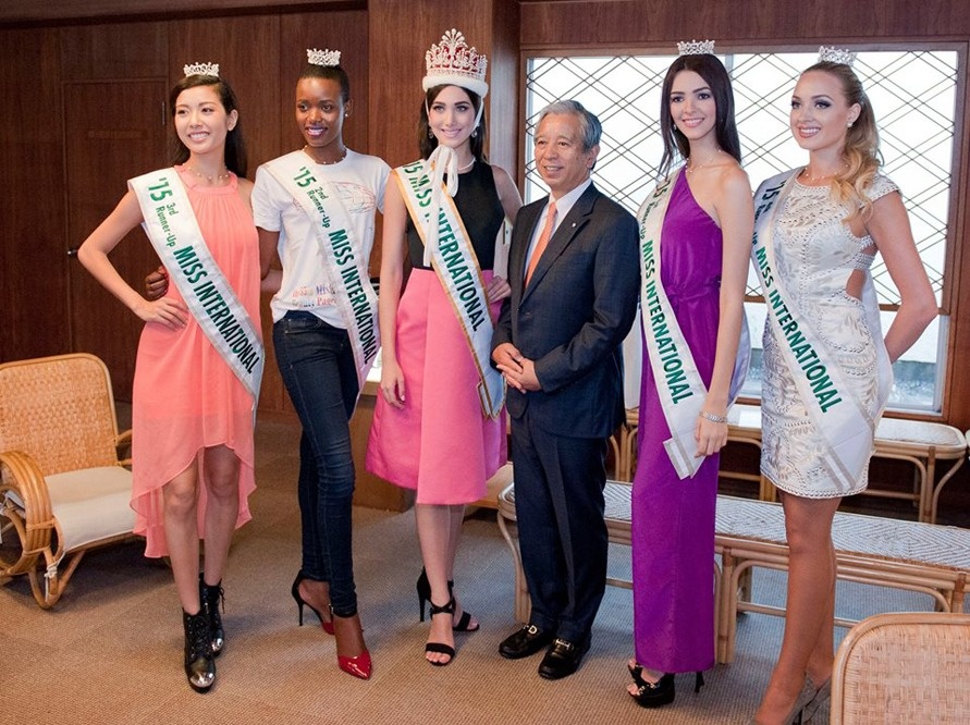 Hoa hau Quoc te anh 4