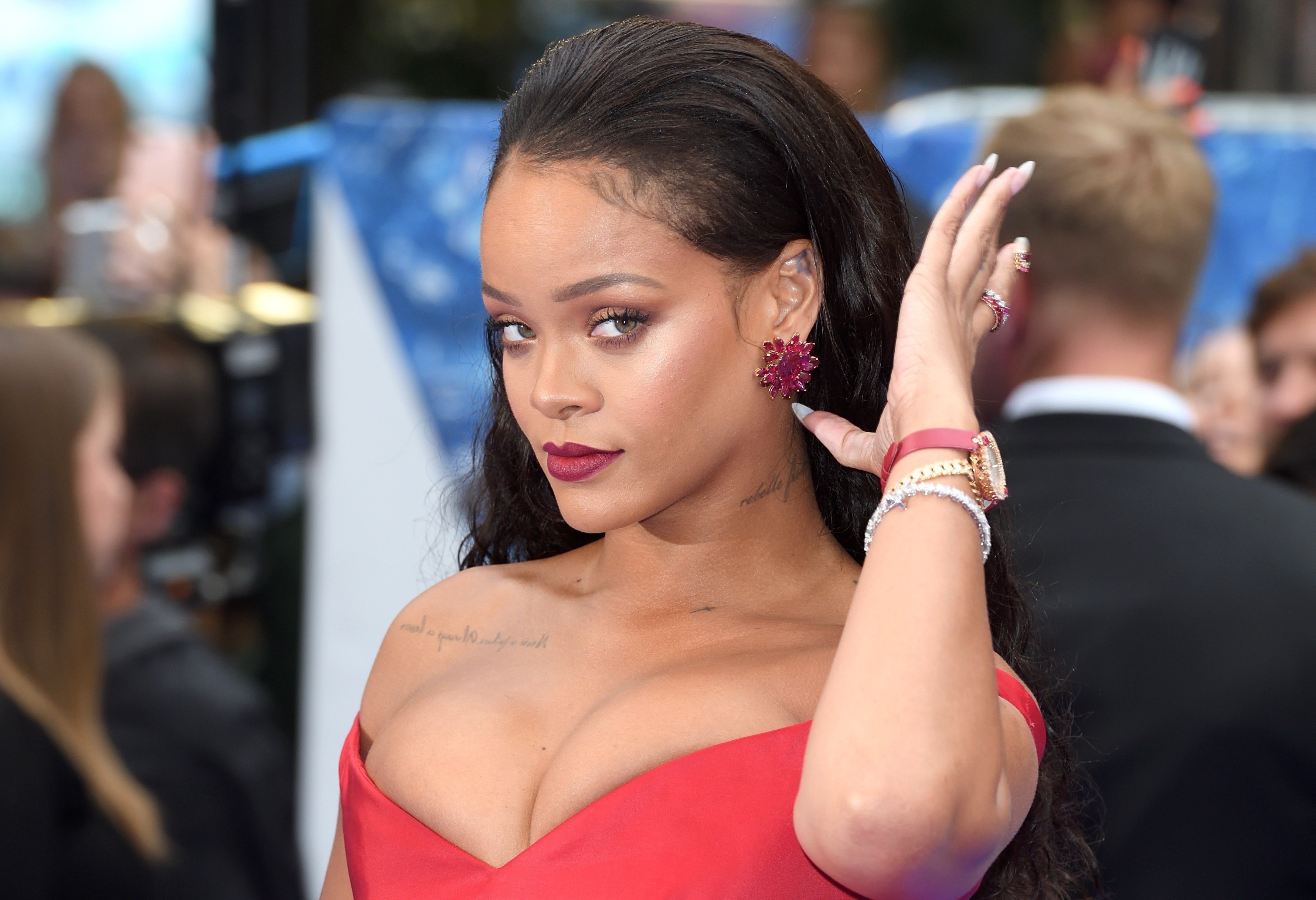 Thay gi tu viec ty phu Rihanna bi don mang bau? hinh anh