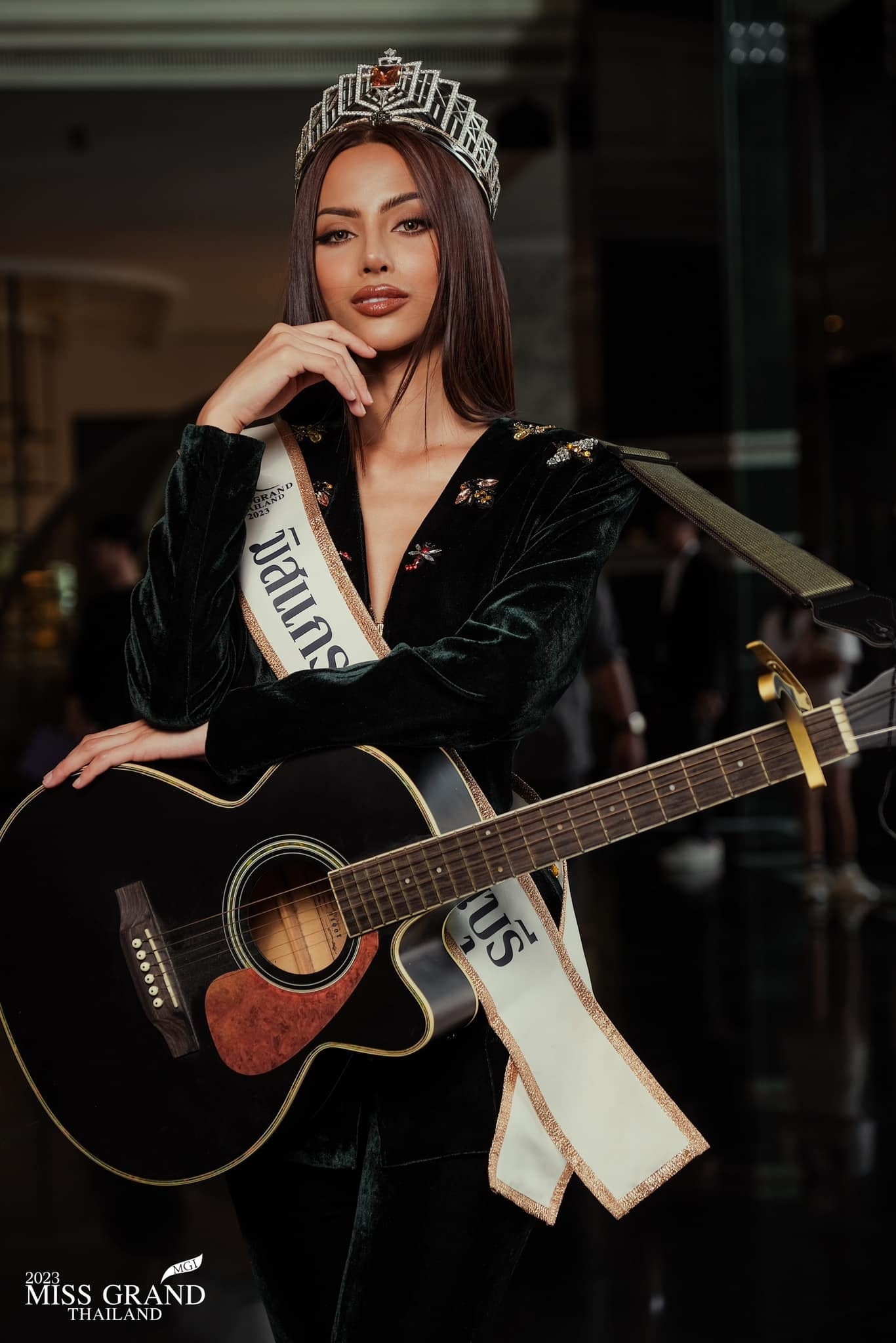 Hoa hau Hoa binh anh 1