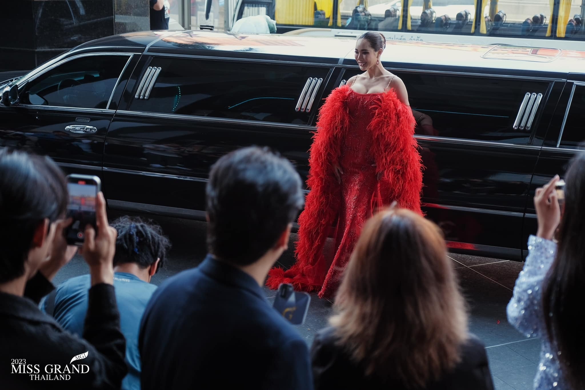 Hoa hau Hoa binh anh 3