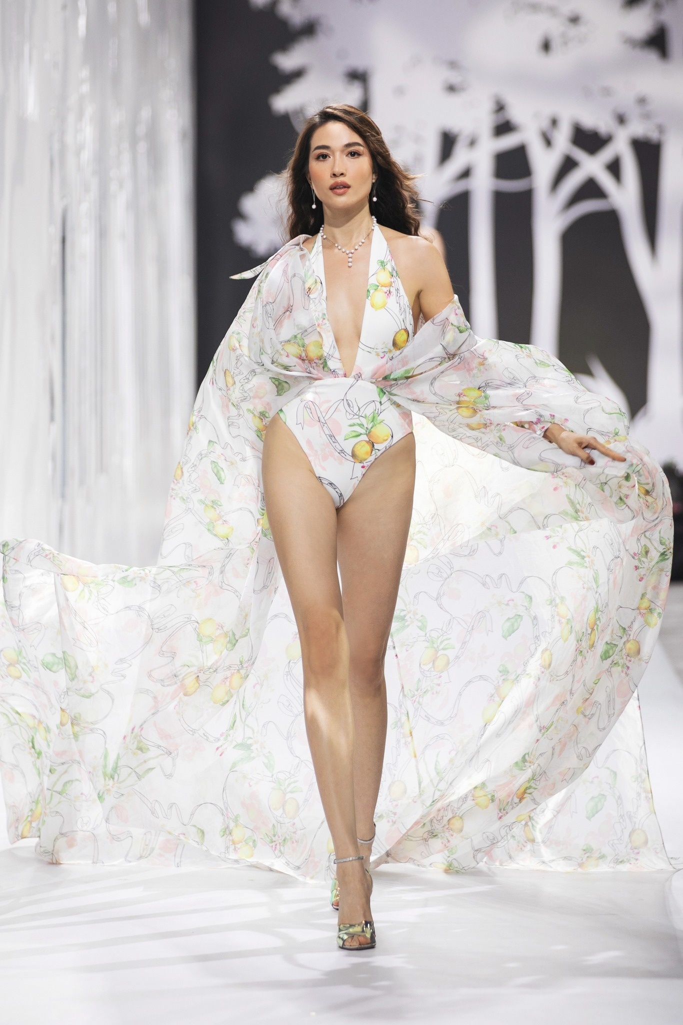 Tieu Vy lam vedette anh 2