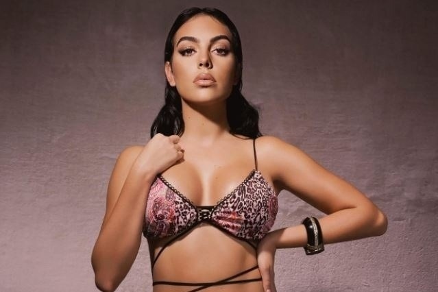 Ban gai Cristiano Ronaldo 'kieu ngao nhung tinh cam' hinh anh