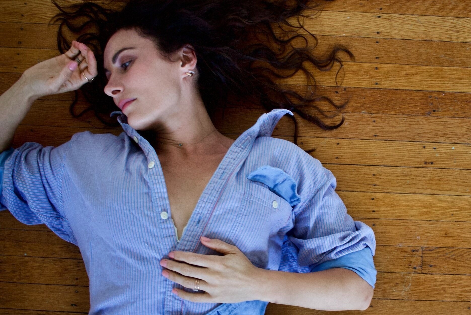 Nu ca si bi say thai trong luc bieu dien truoc 2.000 khan gia hinh anh