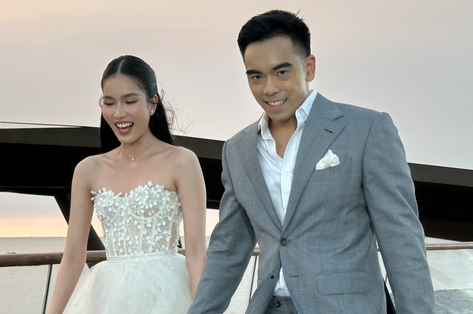 A hau Phuong Anh duoc cau hon hinh anh