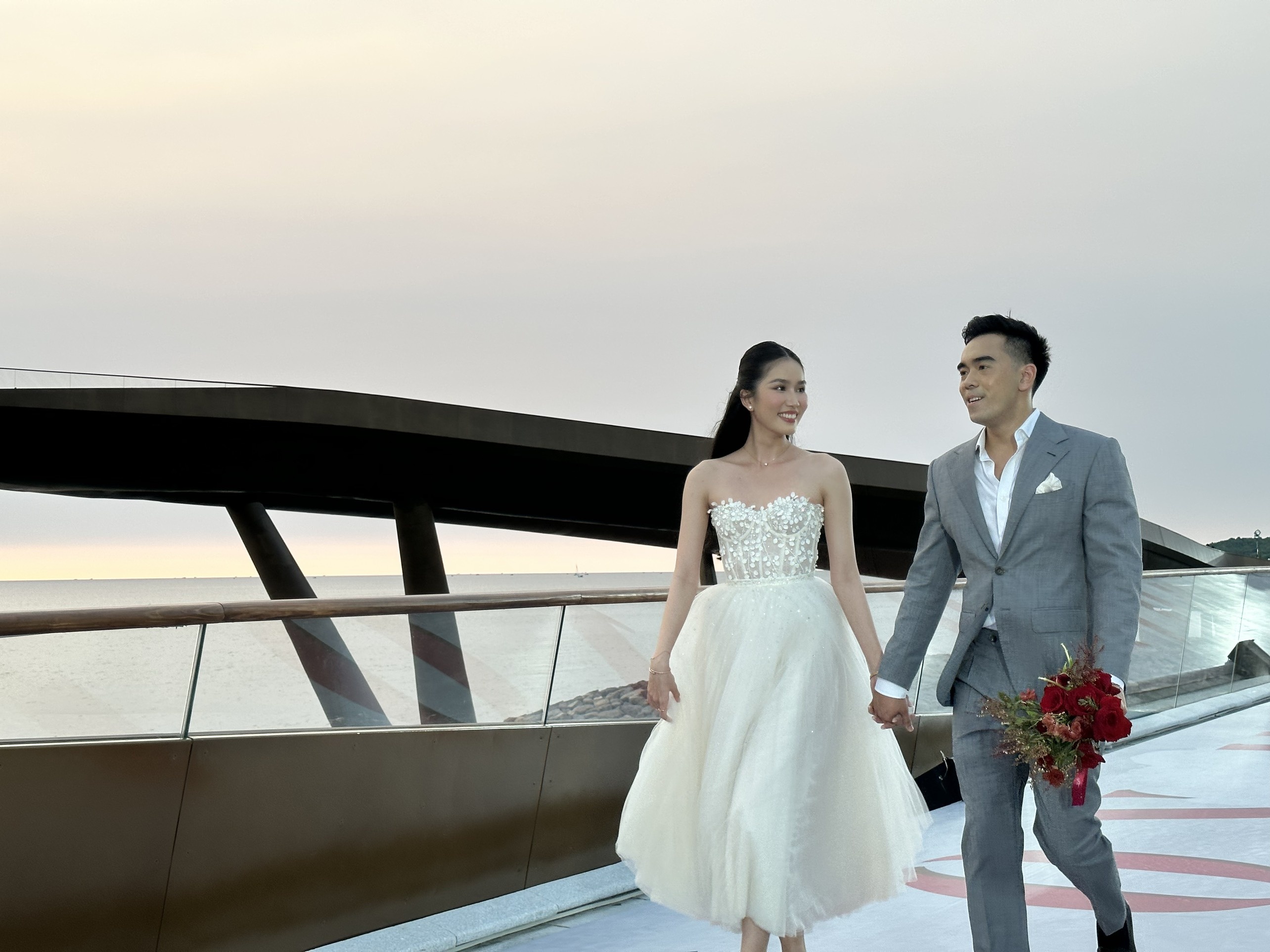 A hau Phuong Anh anh 1