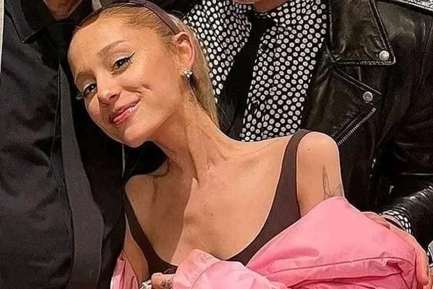 Ariana Grande len tieng ve buc anh gay tro xuong hinh anh