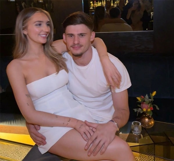 chau gai Victoria Beckham anh 1