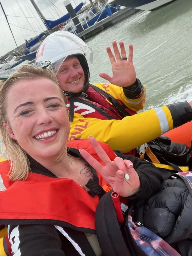 nguoi mau OnlyFans anh 1