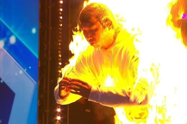 Tiet muc tu thieu gay phan no o Britain's Got Talent hinh anh