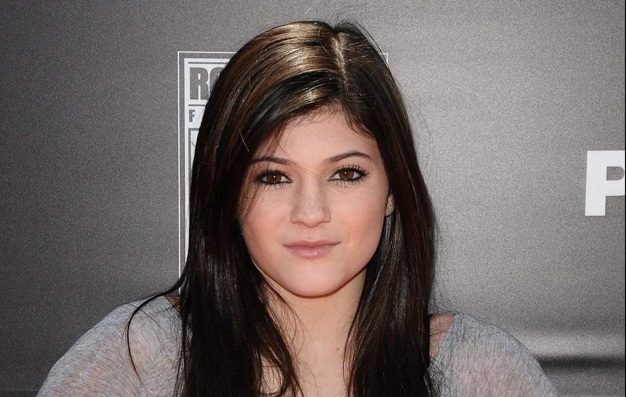Kylie Jenner bi chi trich noi doi hinh anh