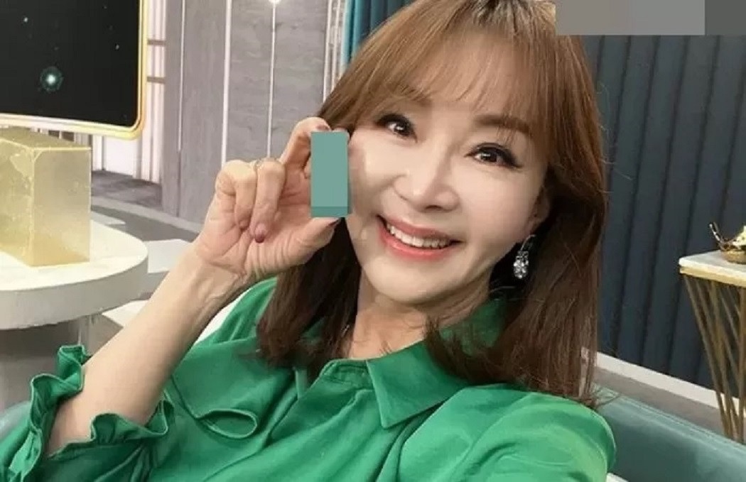 MC bi cam song anh 2