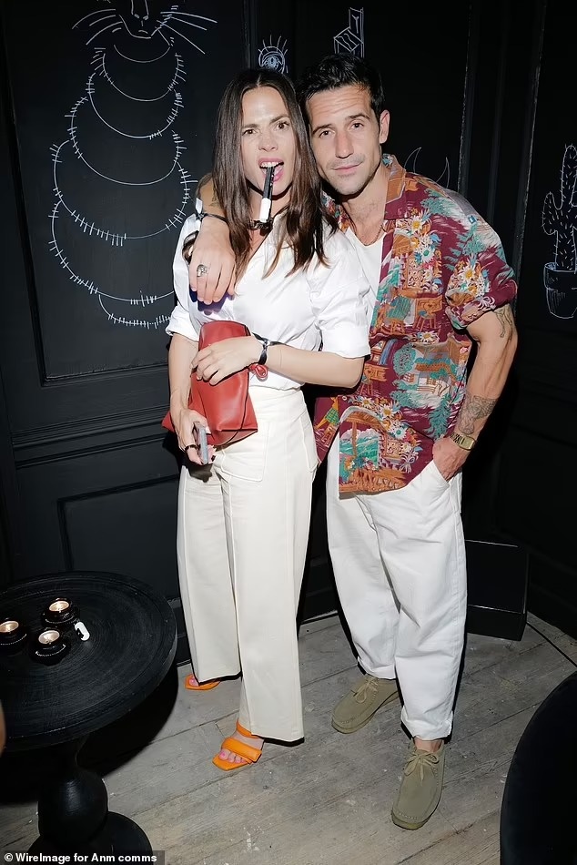 Hayley Atwell dinh hon anh 1