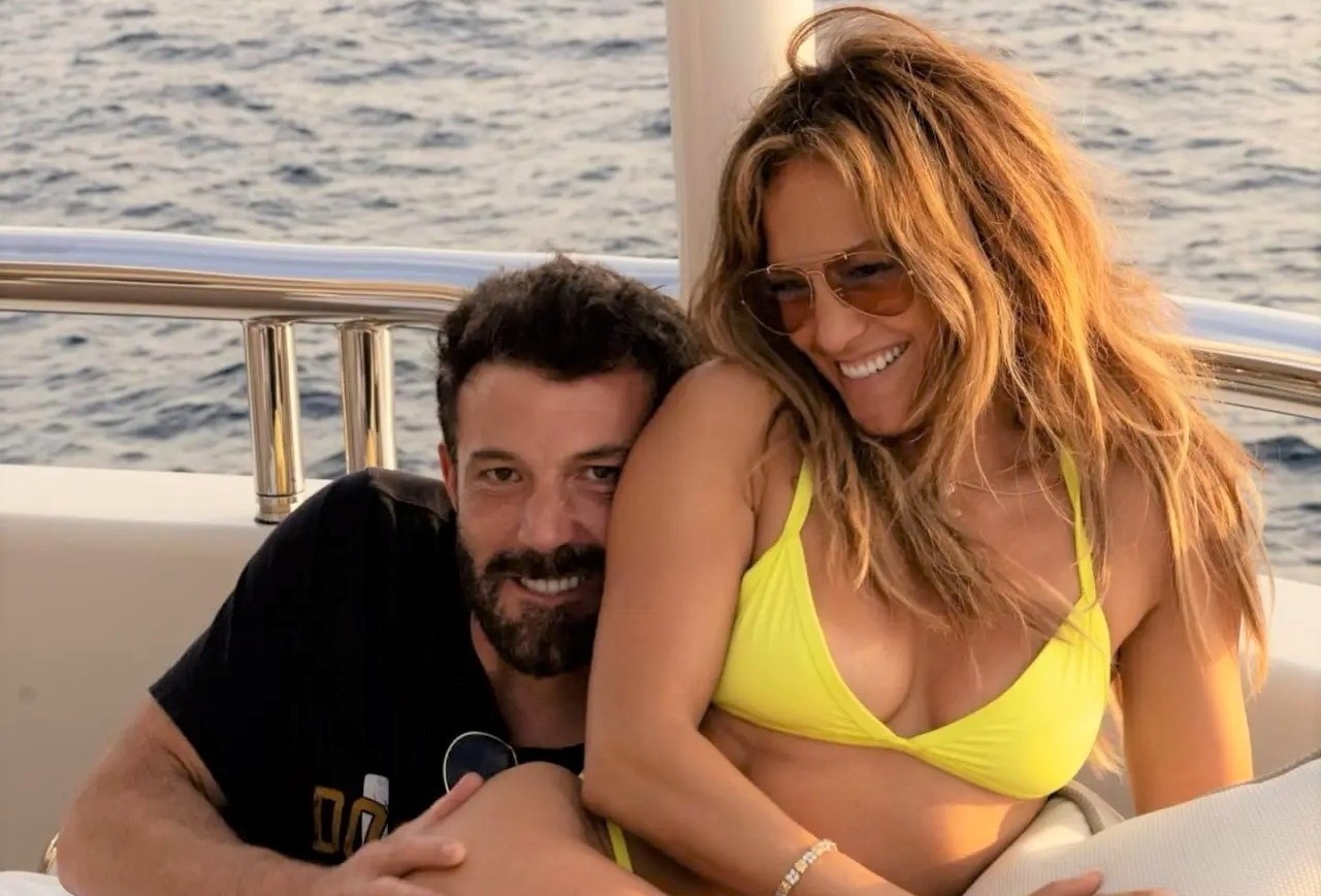 Ben Affleck ninh vo hinh anh